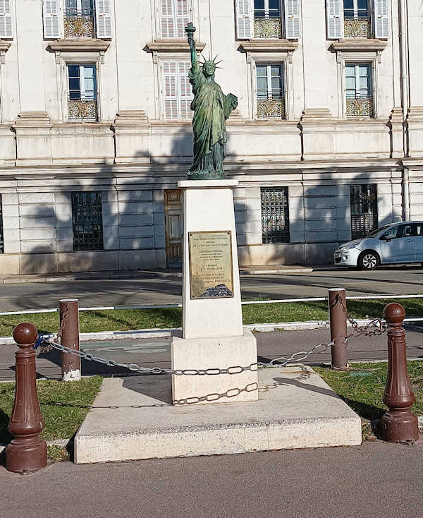 Sculpture of the Statue of Liberty